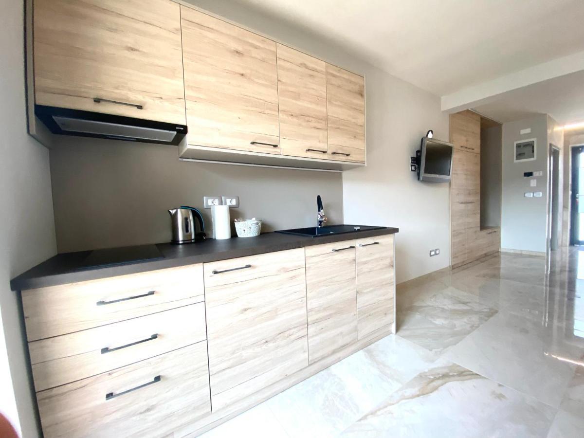 Rooms And Apartments Lisjak Koper Exterior foto