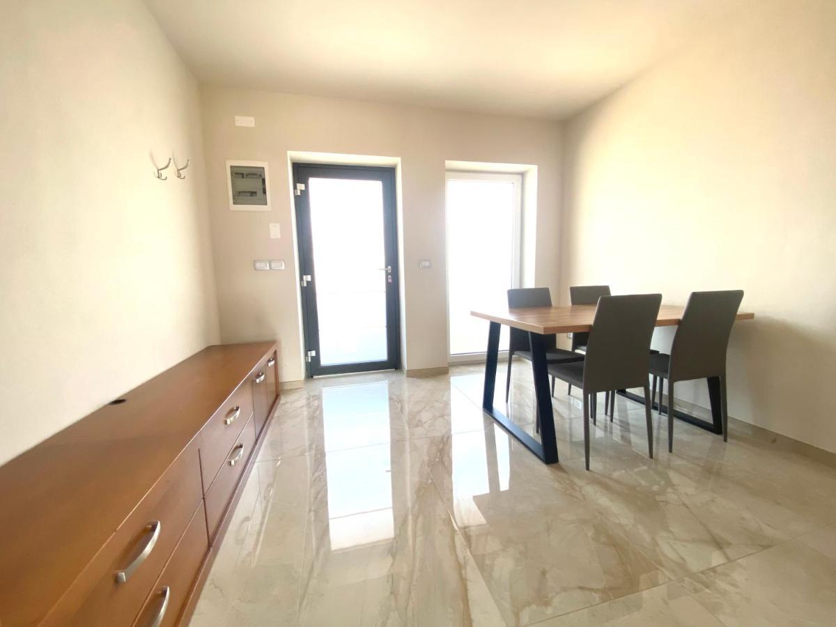 Rooms And Apartments Lisjak Koper Exterior foto