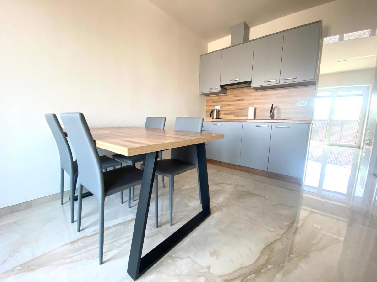 Rooms And Apartments Lisjak Koper Exterior foto